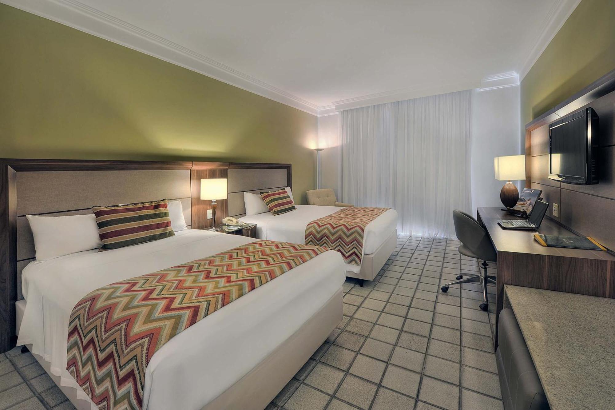 Quarto Luxo com 2 Camas de Casal